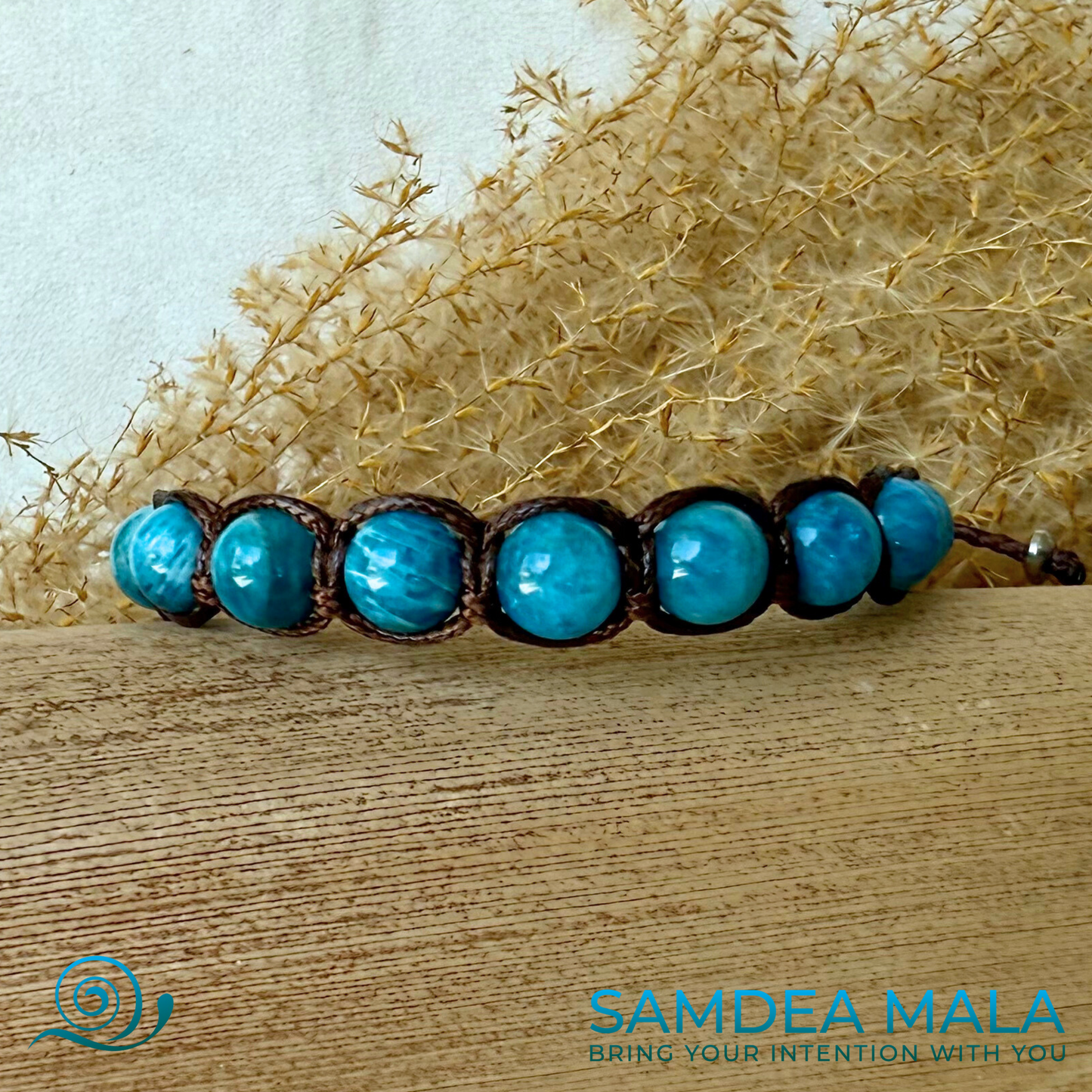 Apatite Tibetan bracelet for emotional balance, good luck and support in hanges. Shamballa blue bracelet, Tamashii style with apatite beads.