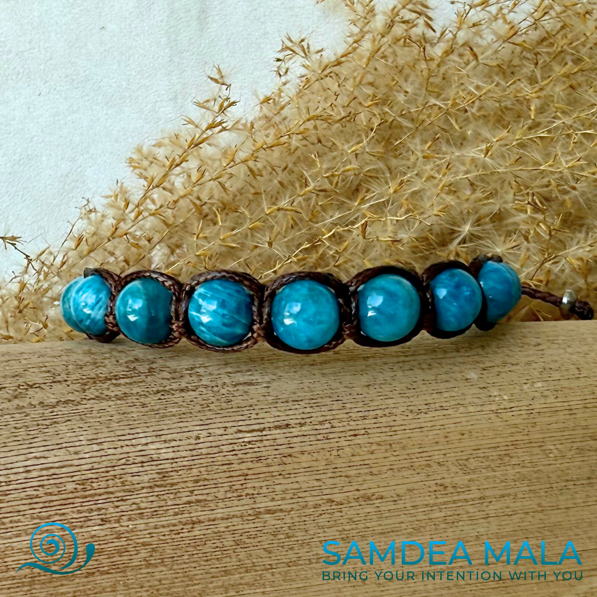 Apatite Tibetan bracelet for emotional balance, good luck and support in hanges. Shamballa blue bracelet, Tamashii style with apatite beads.