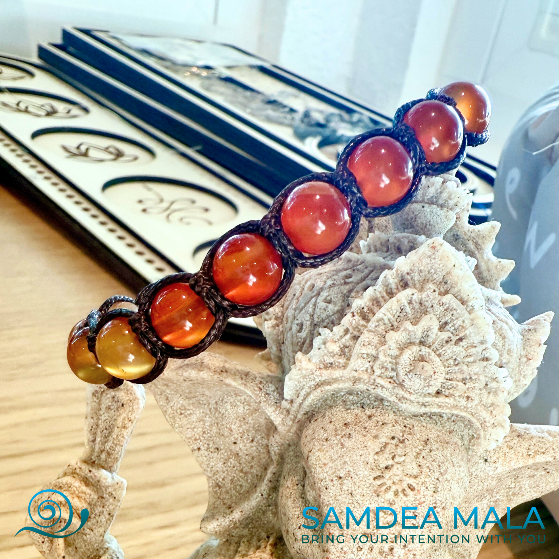 Adjustable spiritual bracelet with waxed thread and sliding knot by Samdea Mala - mala bracelet