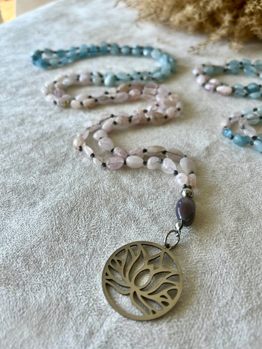 Necklace in morganite with lotus pendant