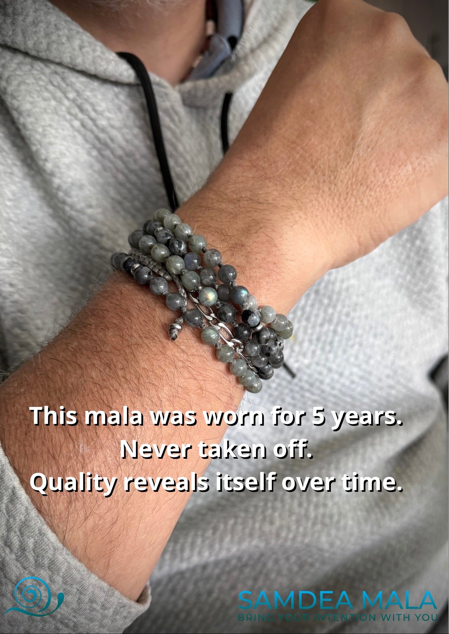 Samdea Mala multi round bracelet in labradorite – handmade spiritual jewelry with grey-blue natural stones. A meditation mala bracelet for intuition, inner vision, and third eye activation.