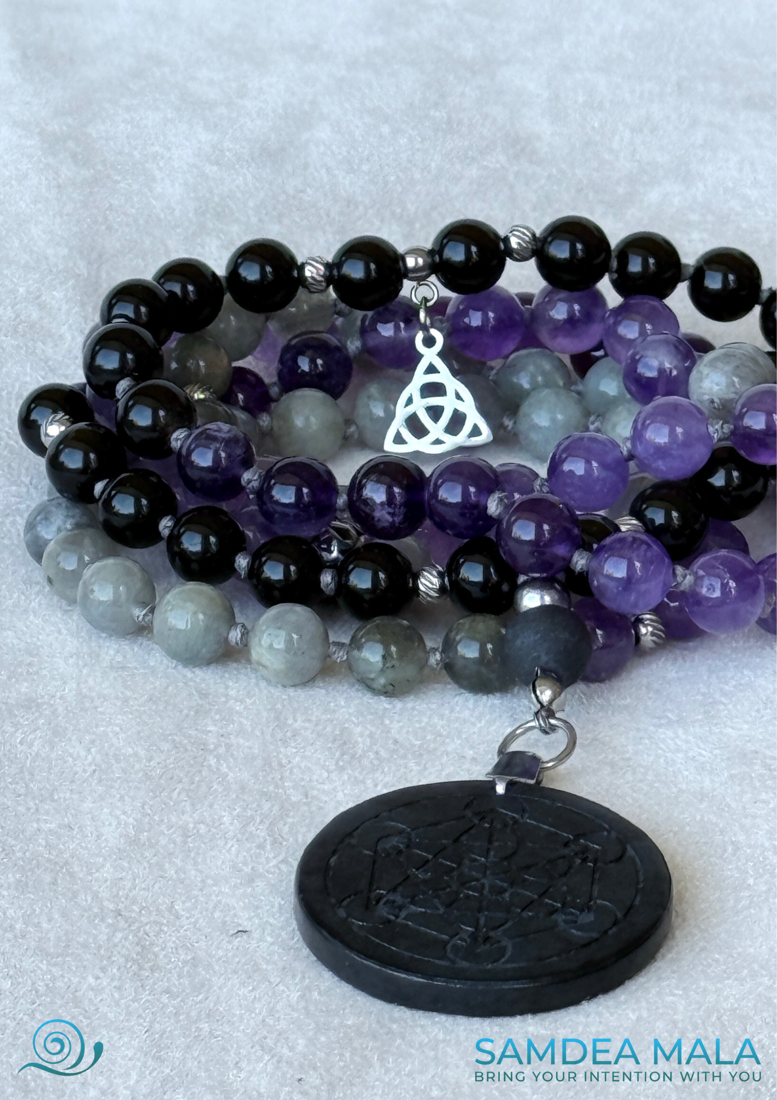 Mala for meditation and mindfulness in obsidian, amethyst, labradorite and shungite. 108 beads for your healing.