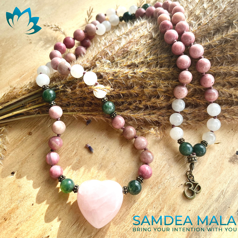 Personalize short mala necklace for mindfulness in rose quartz, rhodonite and moss agate with big stone in rose quartz heart shape