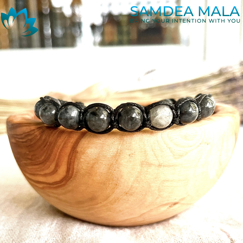 Tibetan tamashii-style bracelet in labradorite