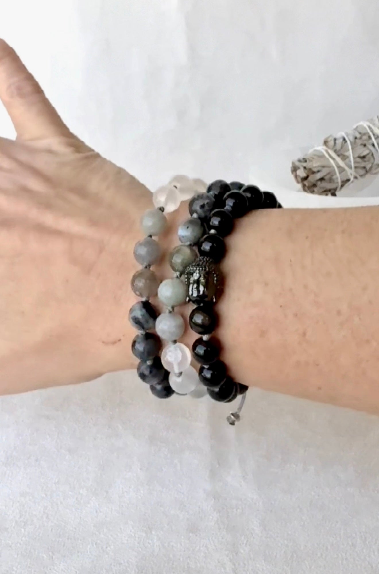 Wrap mala bracelet for man – Multi-round spiritual bracelet with Buddha charm | Half mala in Obsidian, Labradorite & Selenite + Hawk's Eye | Hand knotted mala beads by Samdea Mala