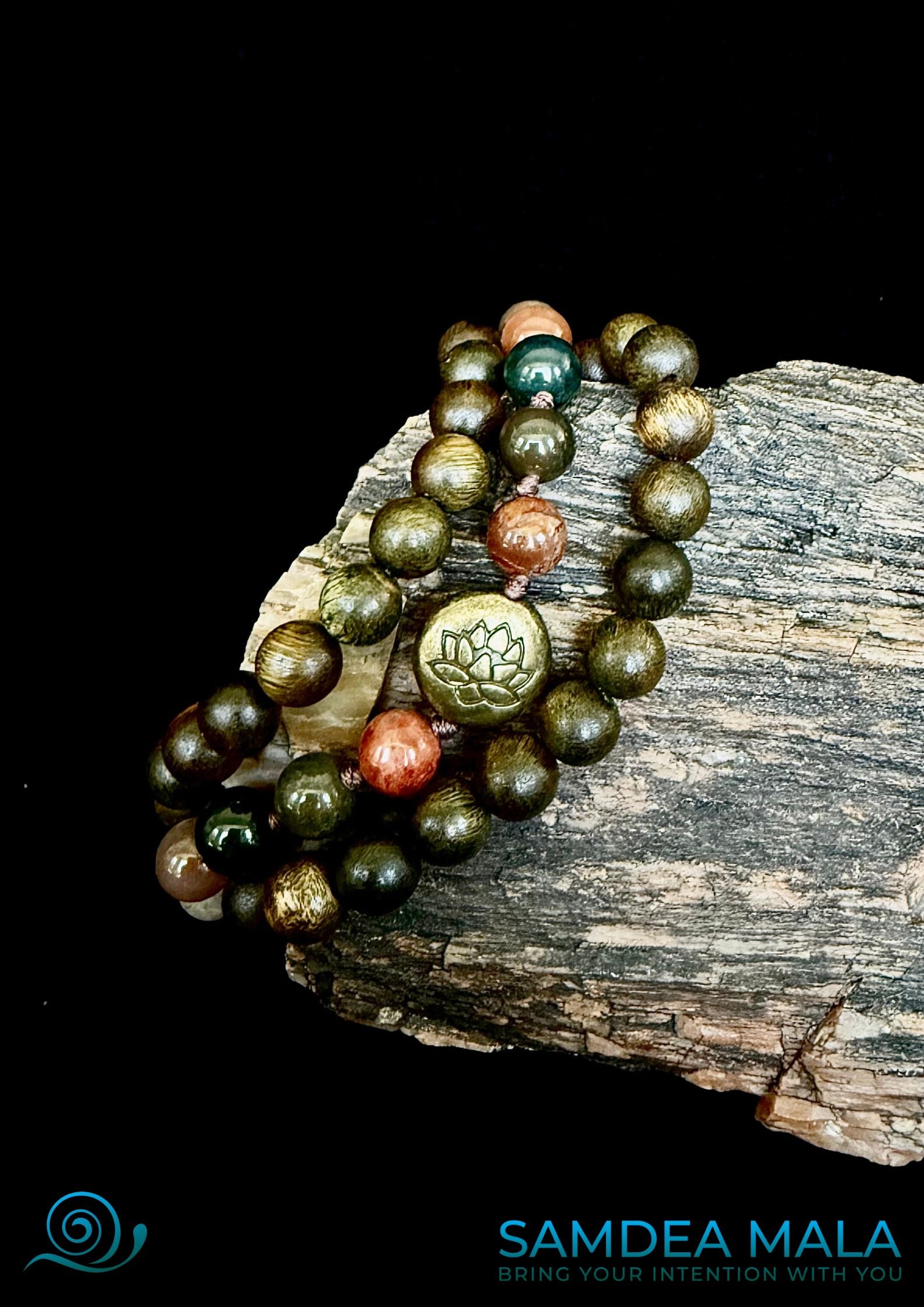 Samdea Mala half mala bracelet in sandalwood and Indian agate. A wrap bracelet for meditation and midfulness