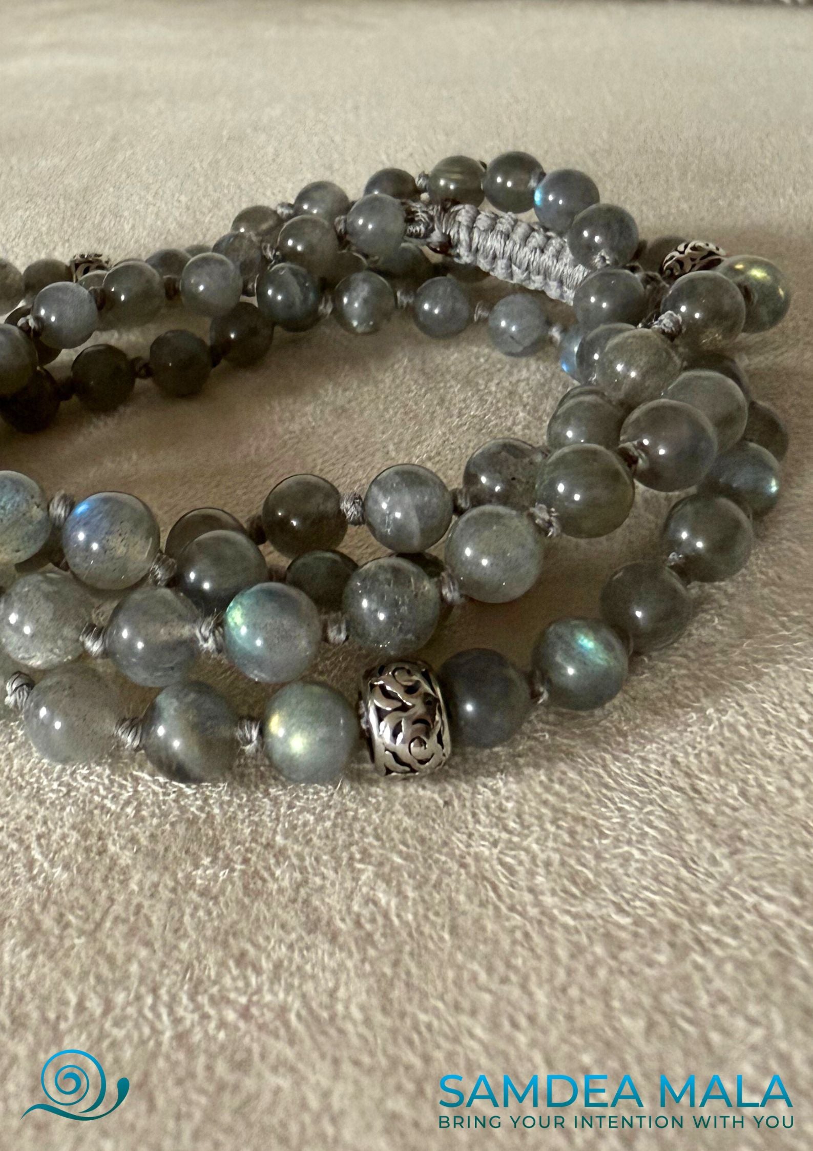Close-up detail of mala bracelet in labradorite with natural gemstones – a multi-wrap spiritual bracelet for intuition, inner strength, and success.