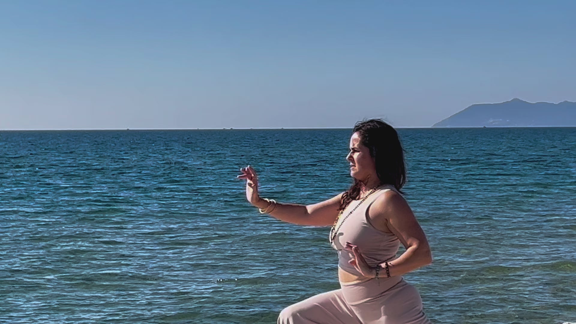 Here and now. Be present with mookaite mala beads: handmade to be calm and present in everyday life