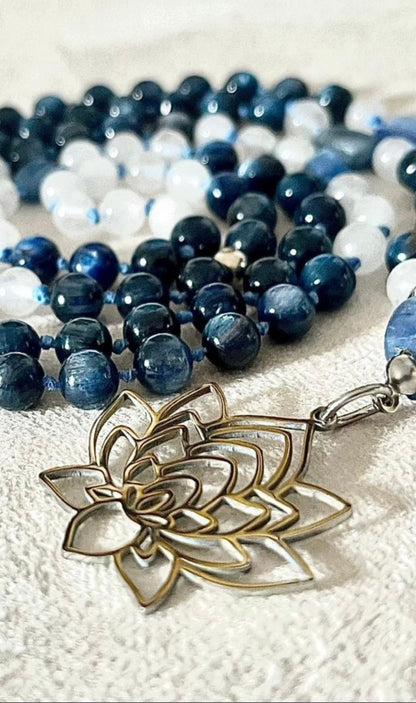 Custom Guru Mala in kyanite, example of a personalized piece