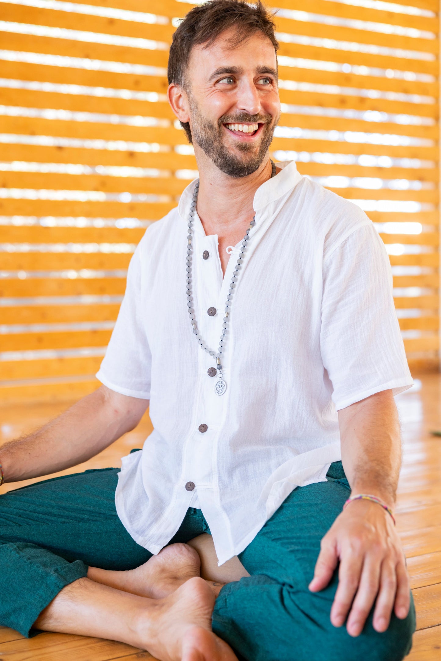 Guided Coaching - 3 sessions - Samdea brings together handcrafted mala, contemplative practice, and grounded self-awareness. Rooted in somatic wisdom, meditation, and intentional ritual, my work supports a deeper, more grounded connection between inner life and daily experience.