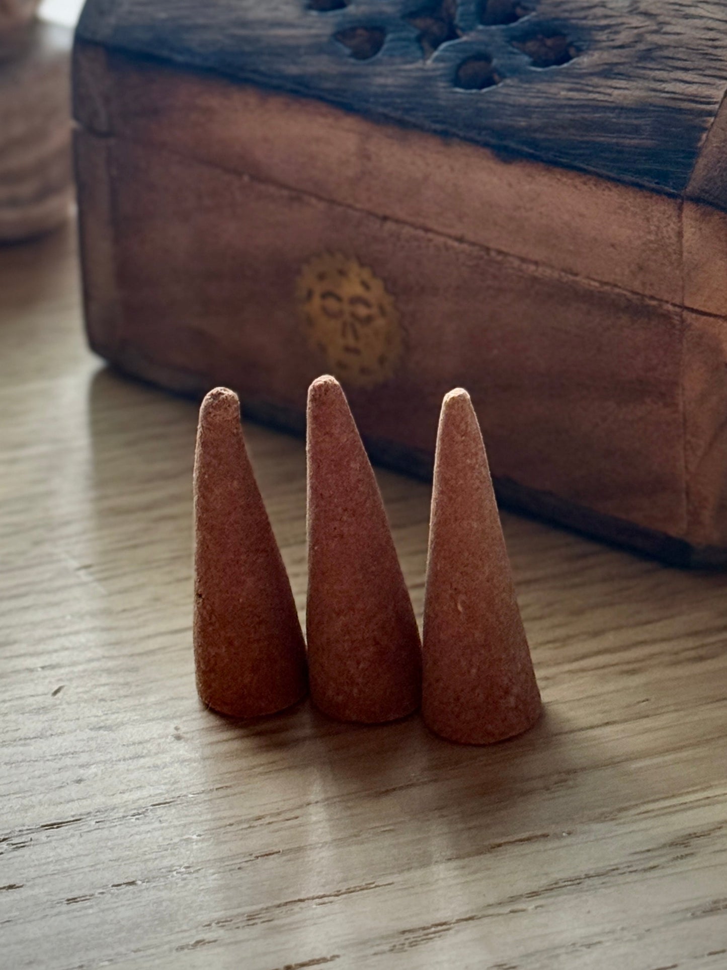 Indian-Style Incense Cones (8 pcs) - Assorted Fragrances for Meditation, Relaxation and Ritual - Cones for Meditation, Relaxation and Ritual - Samdea Mala