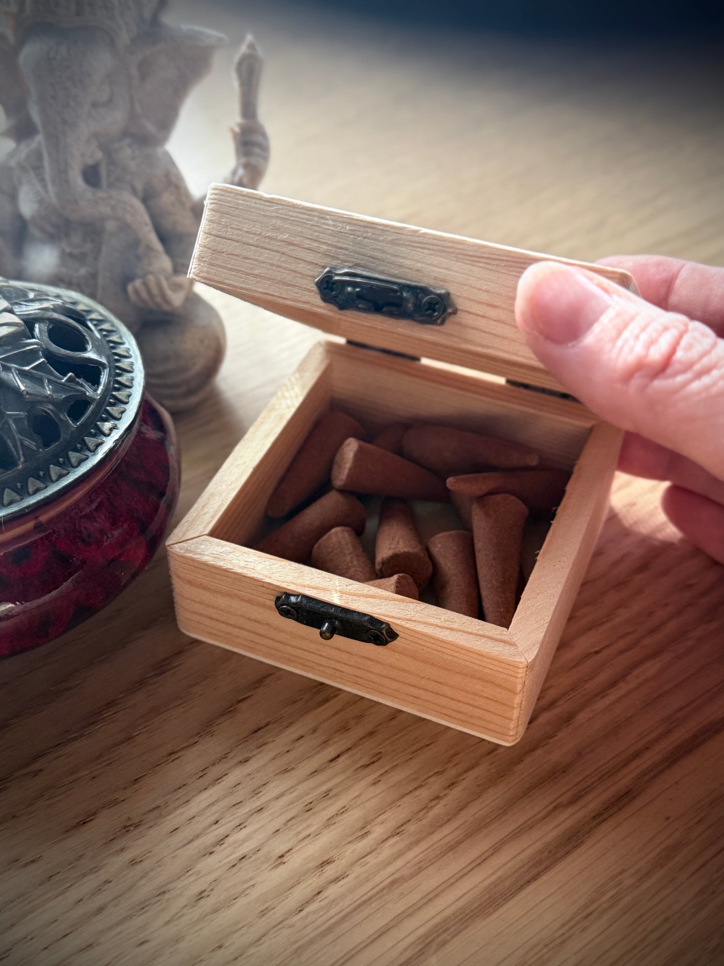 Indian-Style Incense Cones (8 pcs) - Assorted Fragrances for Meditation, Relaxation and Ritual - Cones for Meditation, Relaxation and Ritual - Samdea Mala