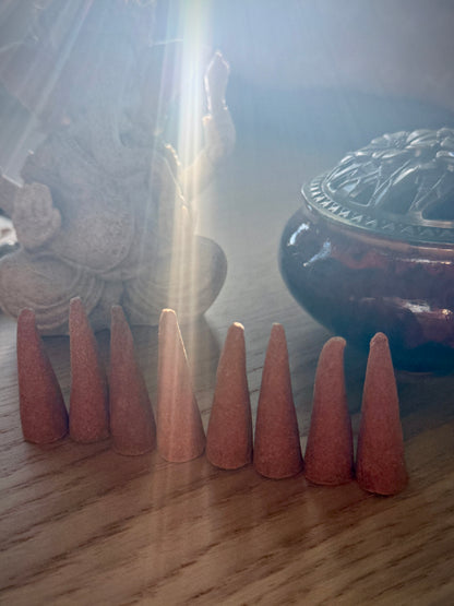 Indian-Style Incense Cones (8 pcs) - Assorted Fragrances for Meditation, Relaxation and Ritual - Cones for Meditation, Relaxation and Ritual - Samdea Mala