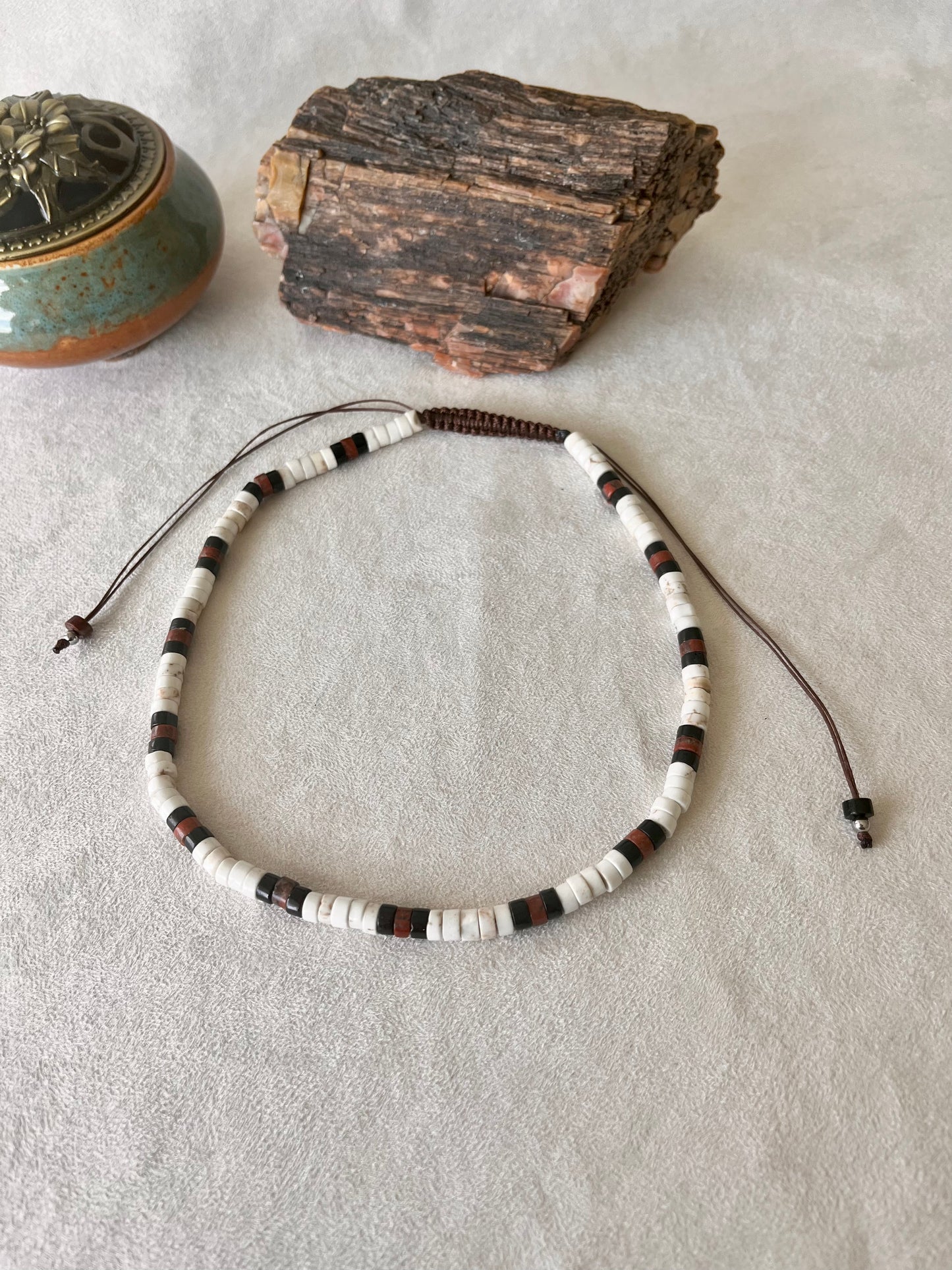 Roots Necklace in Howlite, Red Jasper and Carbon Quartz Heishi