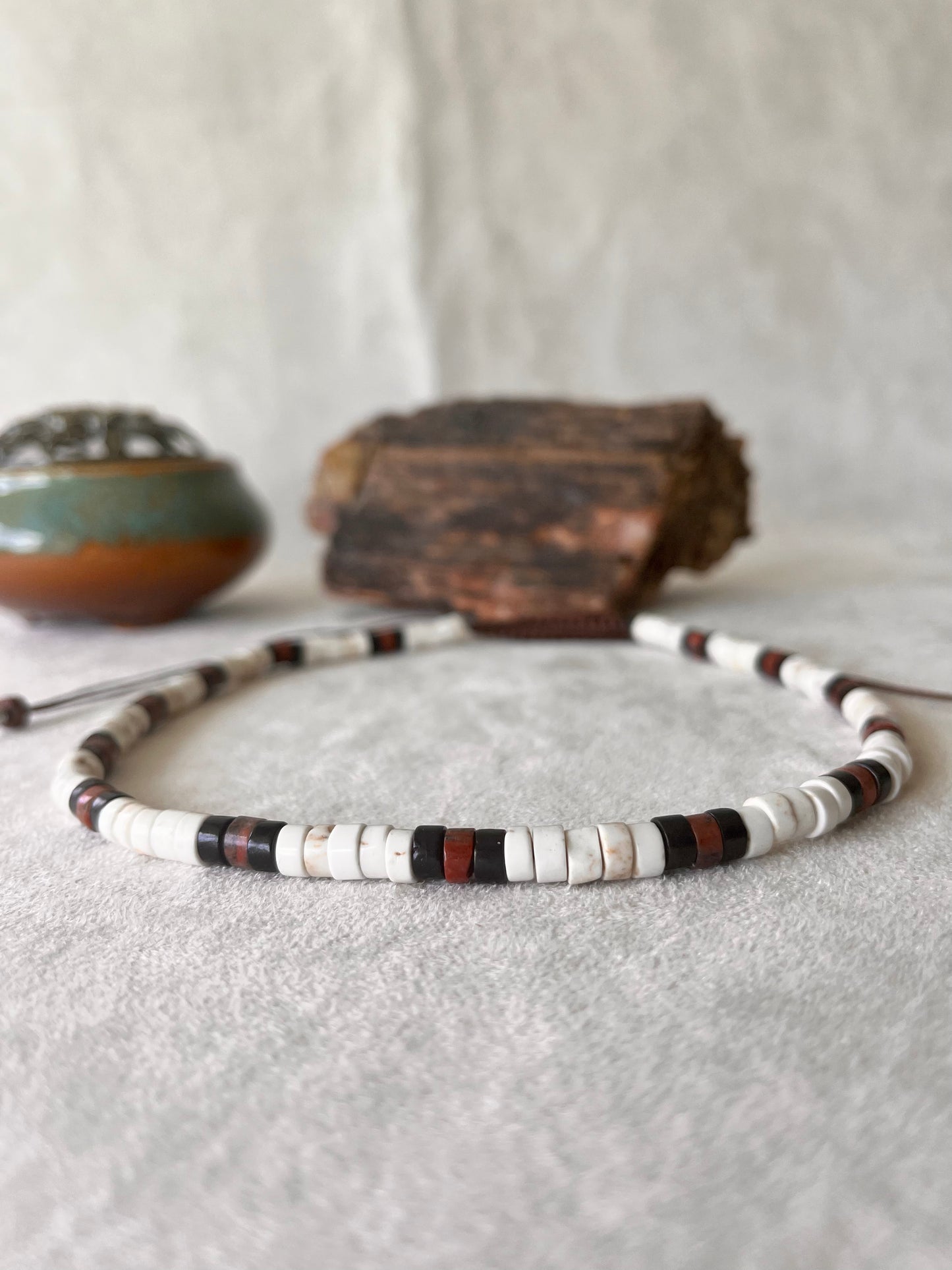 Roots Necklace in Howlite, Red Jasper and Carbon Quartz Heishi