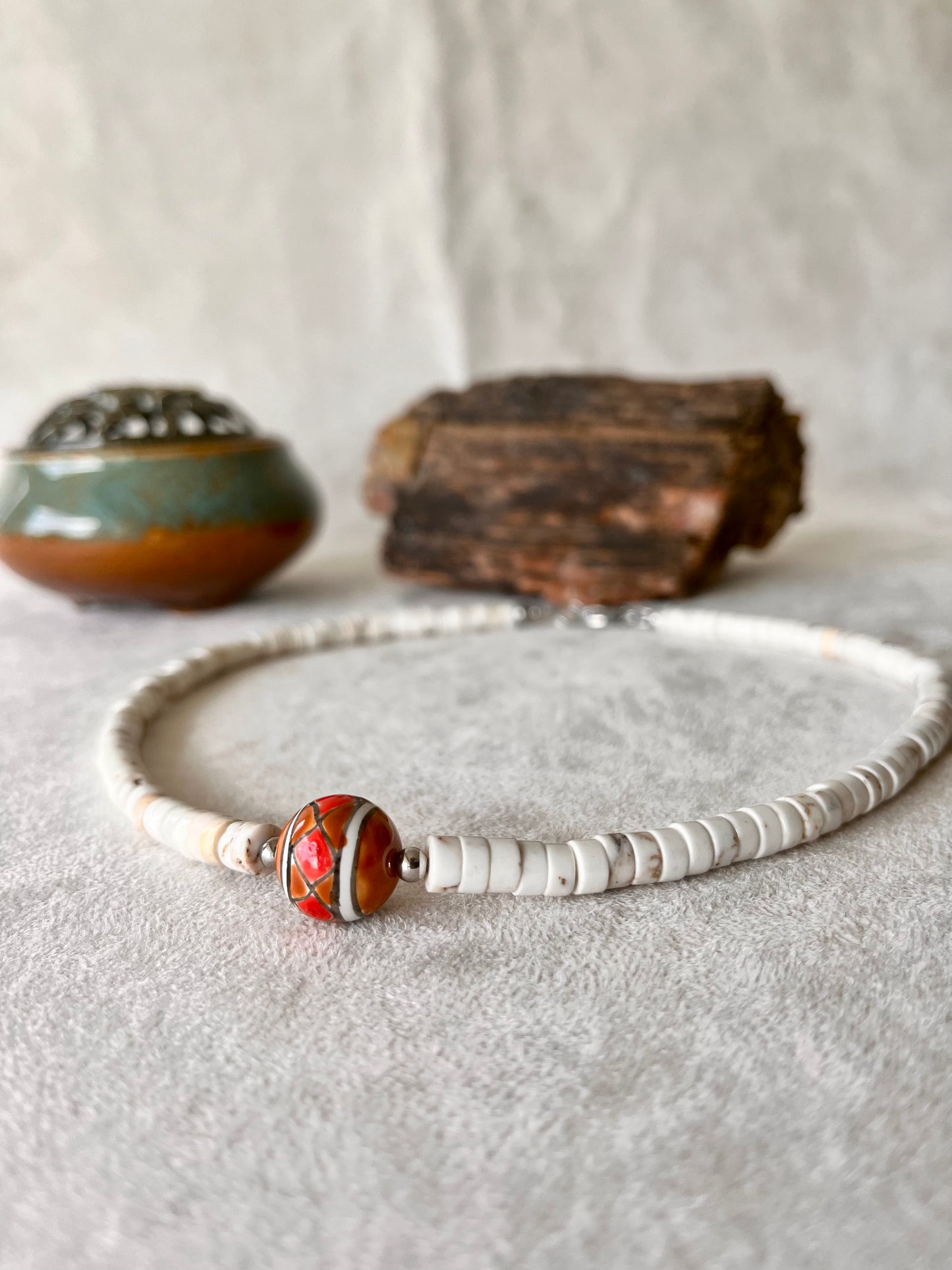 Roots Necklace in Howlite Heishi