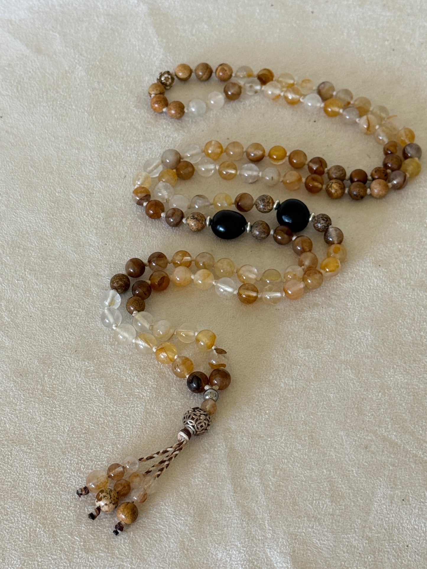 Mala del re Boliuli in quarzo ematoide, diaspro sabbia e semi dell’albero del sapone