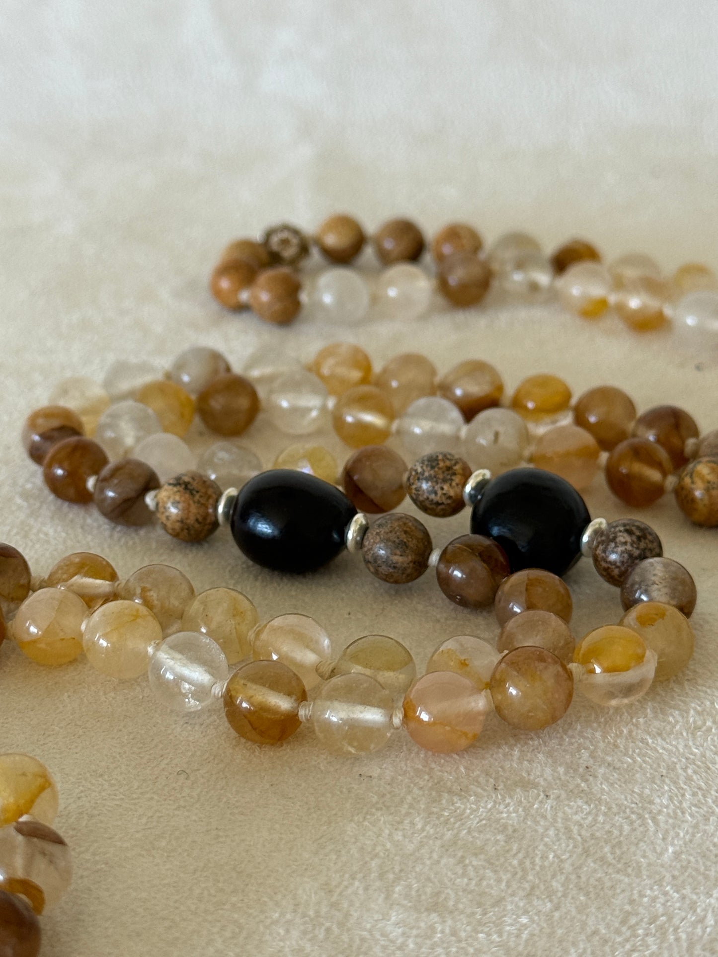 Mala del re Boliuli in quarzo ematoide, diaspro sabbia e semi dell’albero del sapone