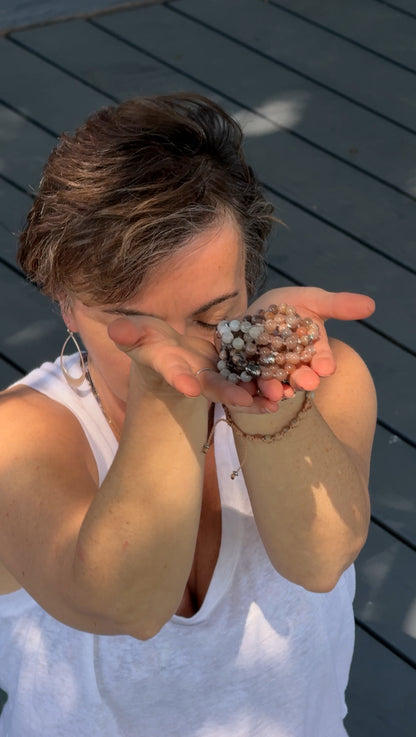 Mala in Pietra di Luna – Mala Femminile per Intuizione e Connessione a Sé | 108 Grani Annodati a Mano con Pendente Loto