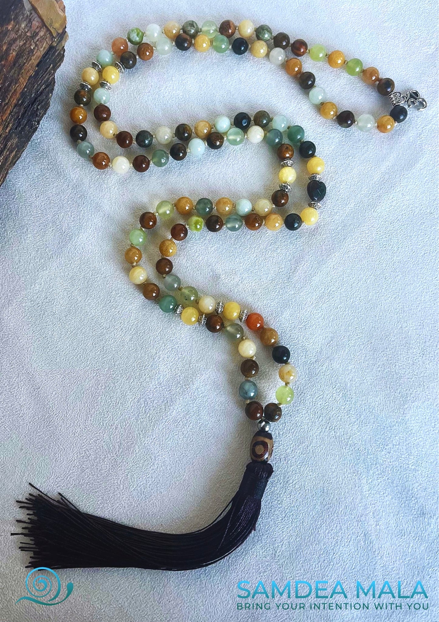 Mala in jade - Mala in Jade Xiuyan, grounding and calming mala, handmade meditation beads, spiritual jewelry with natural stones, gemstone mala for balance and healing, yoga accessory for mindfulness, calming mala necklace - Samdea Mala