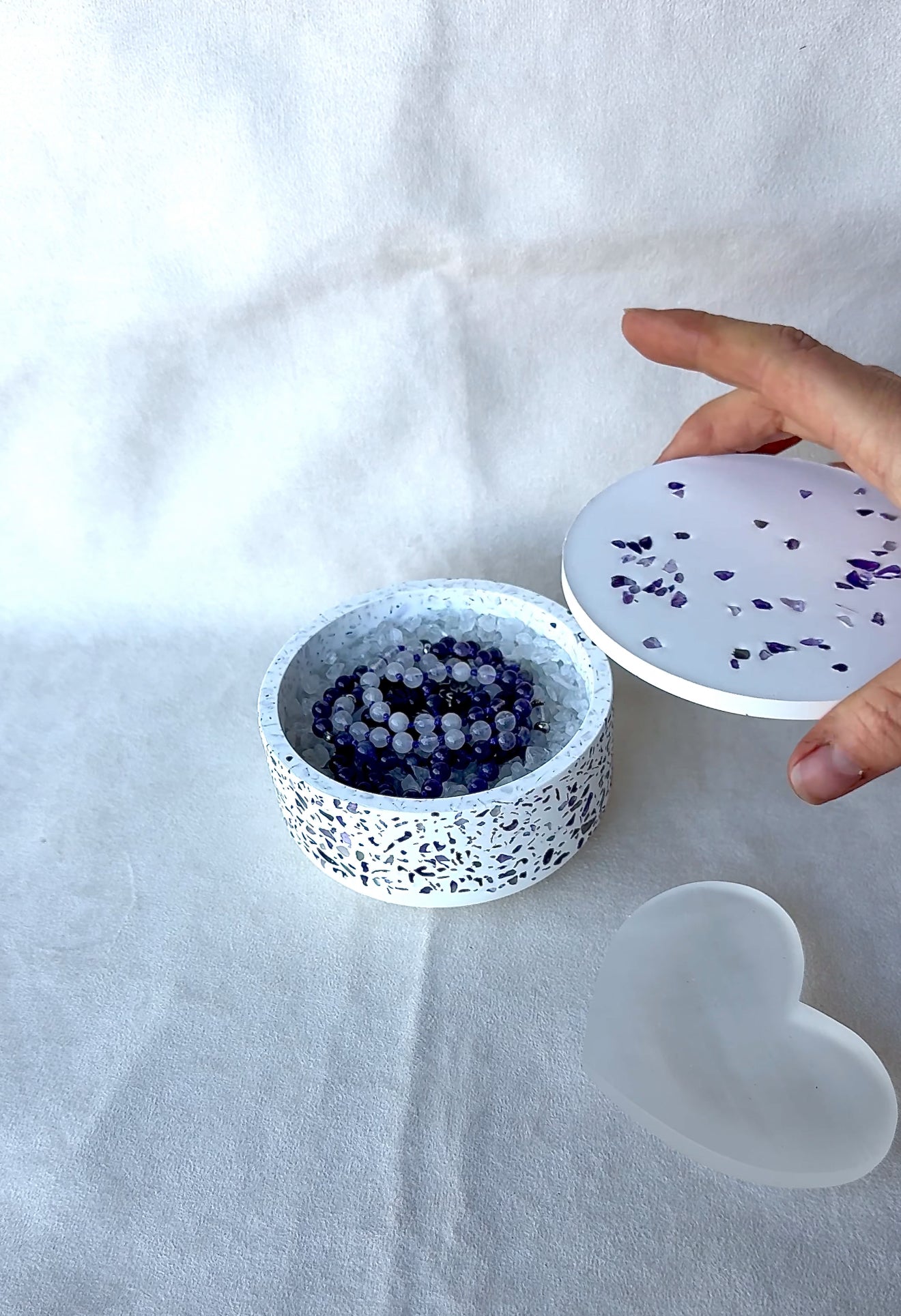 Crystal Cleansing and Charging Bowl – Amethyst and Quartz for Purifying and Recharging Crystals | Jewelry Holder for Mala Beads