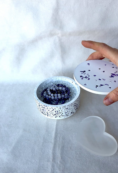 Crystal Cleansing and Charging Bowl – Amethyst and Quartz for Purifying and Recharging Crystals | Jewelry Holder for Mala Beads
