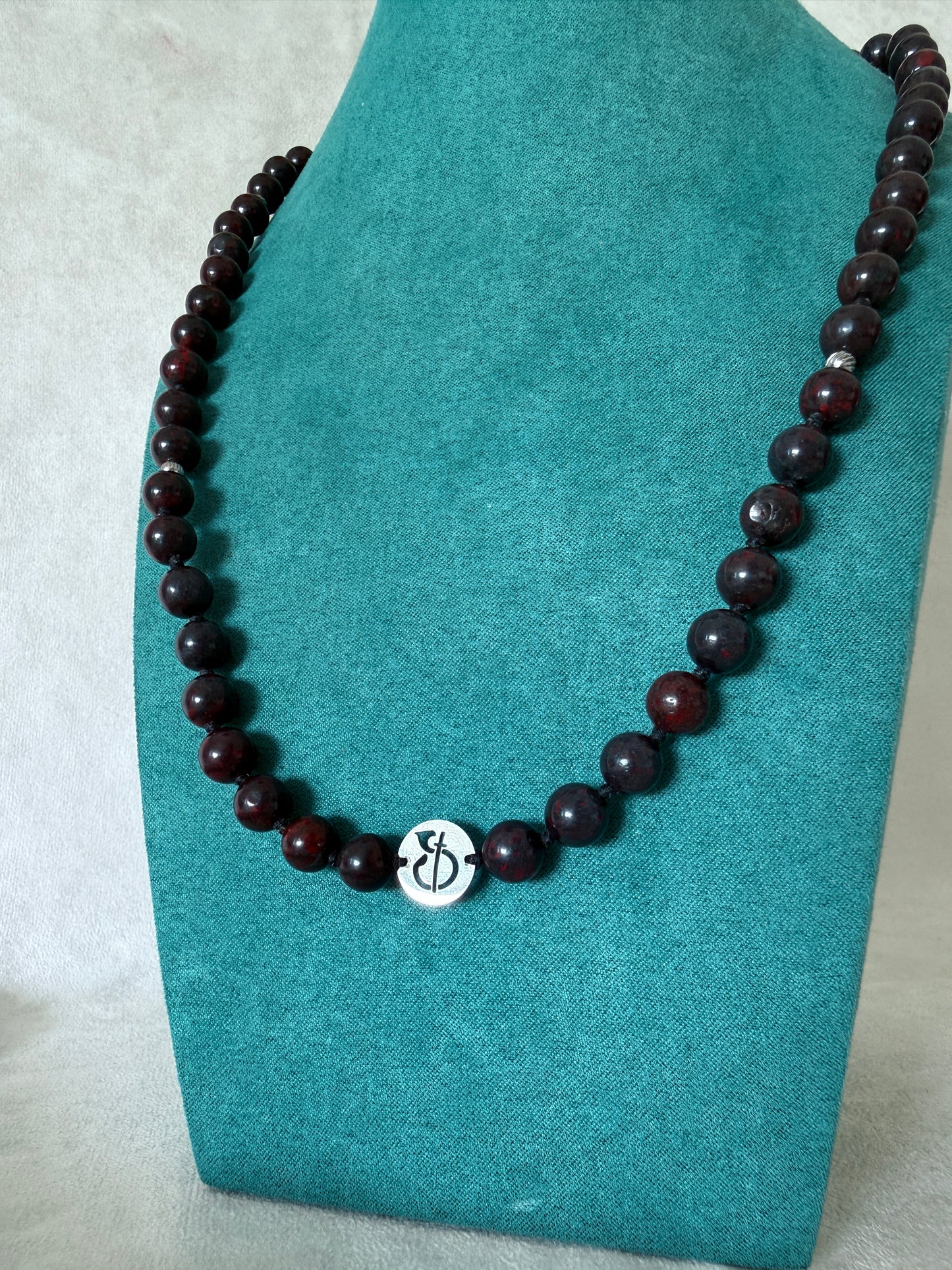 Odaka Yoga bracelet mala in red heliotrope bloodstone, spiritual gemstone bracelet for yoga practitioners, meditation lovers, grounding, strength and yoga teacher gift. Roberto Milletti , Francesca Cassia
