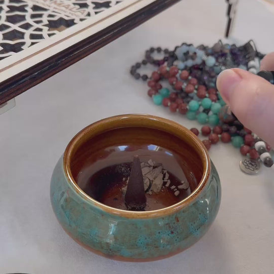 Short video showing incense from blue burner 