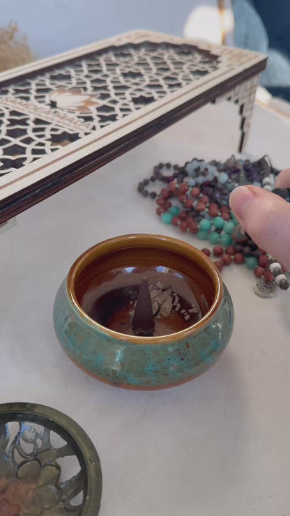 Short video showing incense from blue burner 