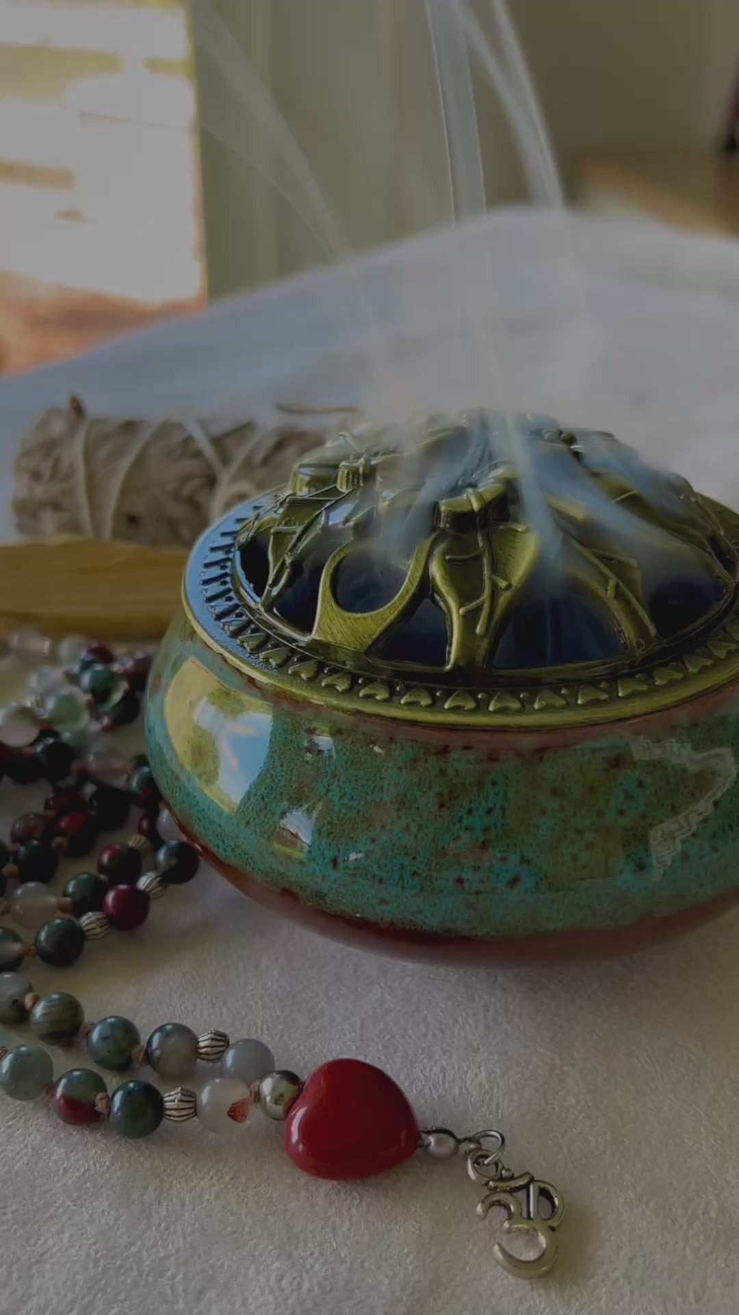 Short video showing incense holder