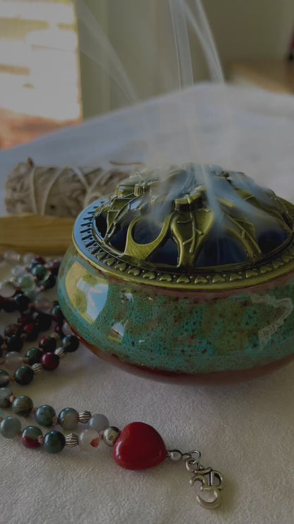 Short video showing incense holder