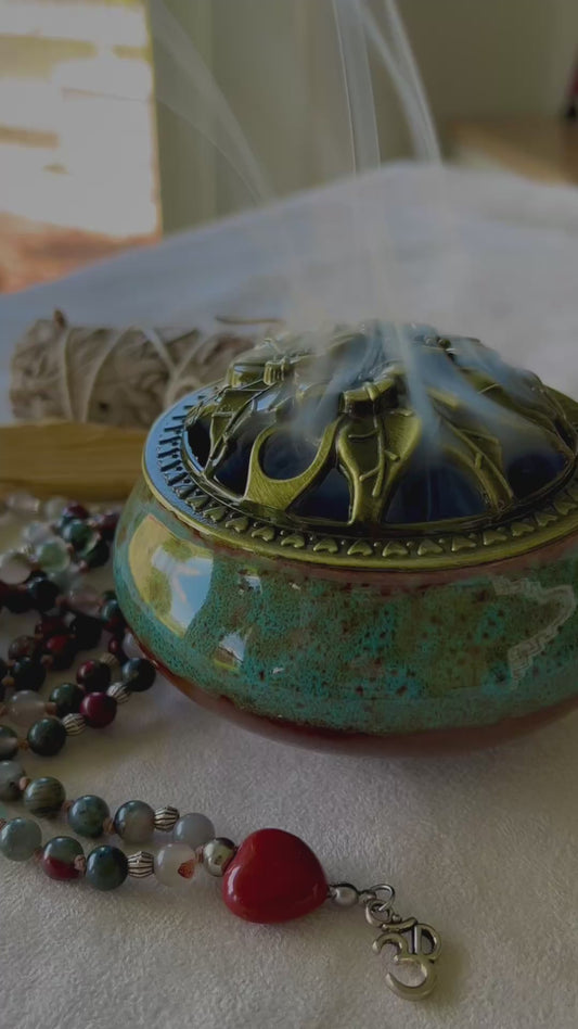 Short video showing incense holder